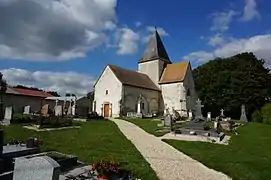 L'église, le cimetière et le monument aux morts.