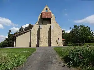 L’église et son clocher-mur.