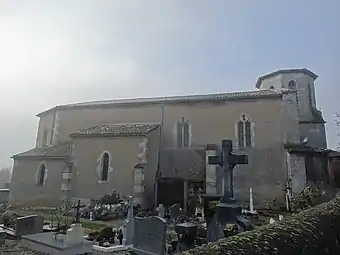 L'église et le cimetière adjacent en 2021.