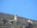 L'église vue depuis la vallée.