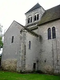 Transept et absidiole nord.