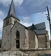 Vue de l'église Saint-Nicolas et de sa place.