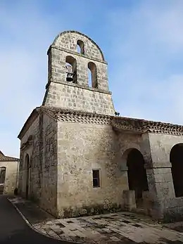 L'église et son clocher-mur.