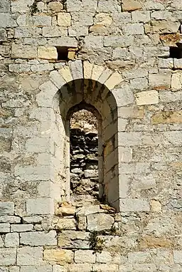 Fenêtre de la première travée de la nef.