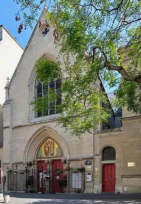 Façade de l'église des Saints-Archanges au no 9 bis.