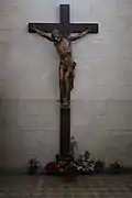 Sculpture de Jésus sur la croix.