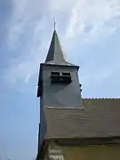 Le clocher en ardoise de l'église.