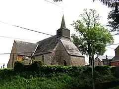 L'église et le cimetière; à droite le "Tilleuil de la liberté".