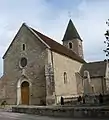 Église et monument aux morts.