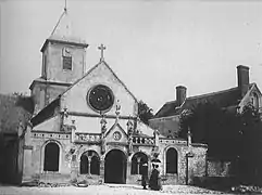 Le porche roman détruit lors de l'agrandissement de l'église fin XIXe.