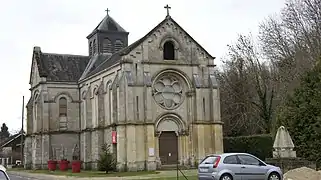 L'église Sainte-Félicité et le monument aux morts de Pontgivart.