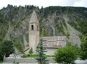 Vue de l'église depuis le village.