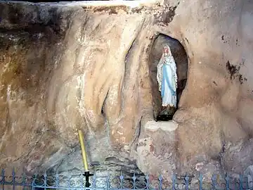 Reconstitution de la grotte de Lourdes.