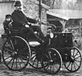 Émile Levassor au guidon d'un véhicule P&L en 1892.