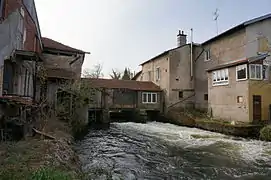 Le barrage de l'écomusée du Battant de Charmes.