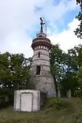 Château de Nogent-le-Roi :Vestiges de la forteresse médiévale et éolienne