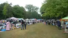 brocante dans le parc du château