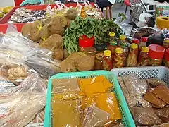 Épices sur le marché de Mahé