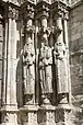 Statues-colonnes de droite.