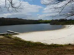 La plage de l'étang de Rouffiac.