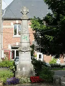 Monument aux morts« Monument aux morts d'Éterpigny », sur Wikipasdecalais