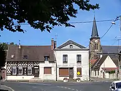 Rue de Crèvecœur et l'église.