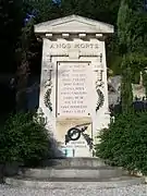 Le monument aux morts, au cimetière.