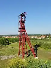 Le chevalement du puits no 3 ter sur le puits no 8 de la fosse no 8 - 8 bis des mines de Dourges.