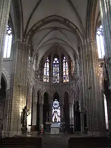 Chœur et transepts gothiques.