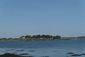 La pointe de Brouel, vue depuis son homonyme de l'île d'Arz.