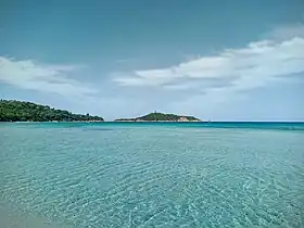 L'île de Pinarellu vue depuis le sud-ouest.