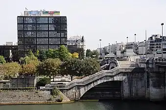 Descente sur l'île à partir du pont de Neuilly.