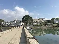 Pont digue et île de Saint-Cado.