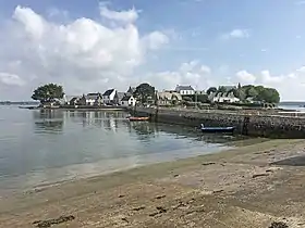 L'île de Saint-Cado et son pont digue.