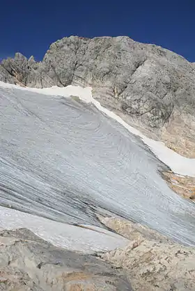 Vue de la face est du Hochseiler, devant lui la partie la plus occidentale de l'Übergossene Alm.