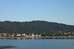 Vue de l'Uetliberg depuis Zollikon.