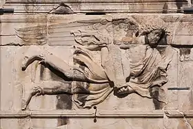 Sculpture de Notos sur la tour des Vents à Athènes.