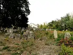 et son cimetière juif, classé.