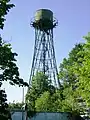 Château d'eau de forme hyperboloïde.