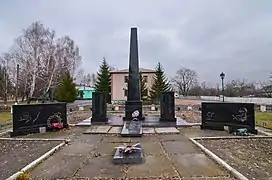 monument aux soldats soviétiques, classé  à Vovchkiv.