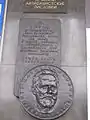 Médaillon et plaque en l'honneur de Tchaïkovski