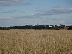 Vue du village depuis un champ.