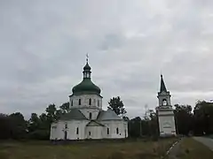 Son église avec son clocher.