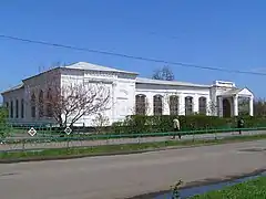 Rue Gagarine, ancien gymnasium, monument classé.