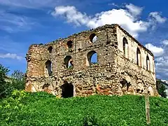 Ruines de l'ancienne synagogue de la ville classée.