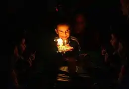 Gateau et bougies d'anniversaire. Février 2015.