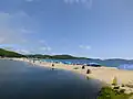 Tourisme automobile sur les rives de la mer du Japon à la baie de Vladimir