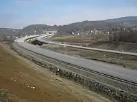 L'autoroute A2 en construction près de Šarani (février 2016).