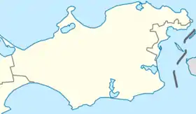 Carte de la péninsule de Kertch, rattachée au reste de la Crimée à l'ouest et baignée par la mer d'Azov au nord, le détroit de Kertch à l'est et le reste de la mer Noire au sud.