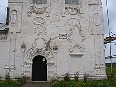 Façade du clocher de l'église de la Dormition à Totma